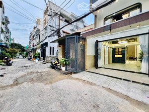 chủ nhà thiện chí bán căn nhà có thang máy, ô tô ngủ trong nhà dt 4x14 gần các tiện ích xung quanh