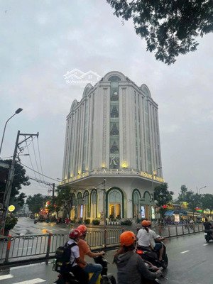 bán nhà vị trí vàng góc 2 mặt tiền đinh tiên hoàng - nguyễn đình chiểu q1 - dt: 15x26m giá 90 tỷ