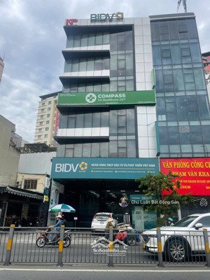 nhà 1 đời chủ. bán gấp nhà mặt tiền lê quang định. dt: 320m2 (10x32m) nở hậu, hầm 8 tầng. 55 tỷ