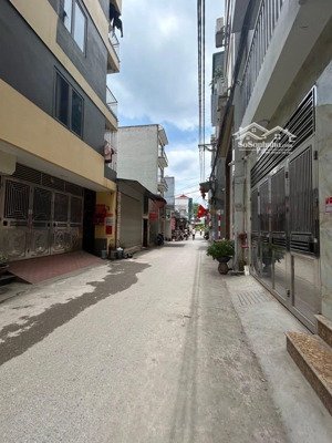 bán nhà xây móng cột bê tông độc lập cực kiên cố , nội thất xịn, vị trí víp hiếm nhà bán