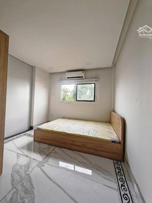 cho thuê căn hộ 2 phòng ngủ , cửa sổ thoáng, full nội thất, siêu rộng