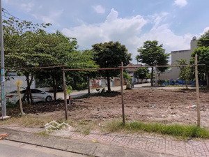 bán đất 3 mặt tiền đường 970, ngay sát nguyễn duy trinh, thủ đức, cách vòng xoay phú hữu 1km.