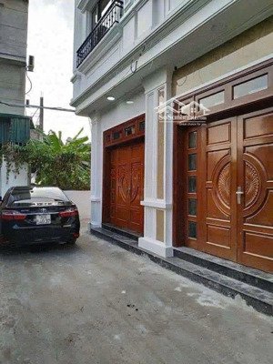 hơn 7 tỷ 42m2 nhà cổ linh, thạch bàn - lô góc - ô tô đỗ cửa