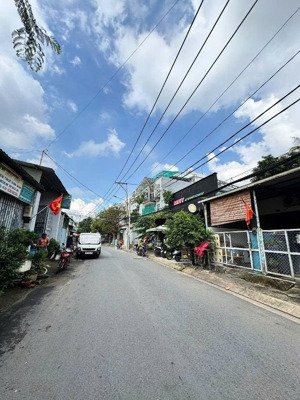 nhà mặt tiền đường 8m, vài bước ra đình phong phú q9, 195m, 13,6 tỷ còn thương lượng