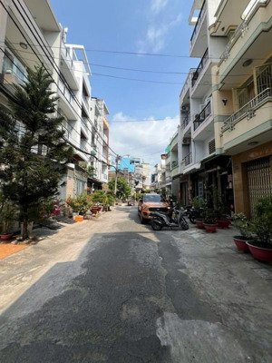 bán nhà riêng 30m- thái phiên- quận 11- hẻm 12m thông tứ tung-5 tầng btct-chính chủ bán- chỉ 6 tỷ 9