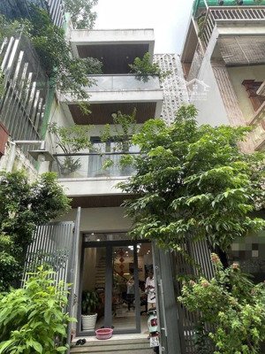 nhà 3 tầng, dt: 5x18, giá 8,xx tỷ, kế bên đường lê trọng tấn, bình tân, hẻm xe hơi
