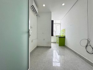 cho thuê phòng gía rẻ quận 3,gần bệnh viện mắt,tòa nhà viettle q10,thang máy,sẵn máy lạnh,kệ bếp