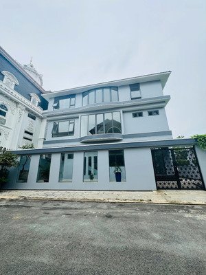 rẻ nhất ! căn biệt thự 2 mt nguyễn văn hưởng - compound 24/24 - 18x24m - giá siêu tốt chỉ 217tr/m2