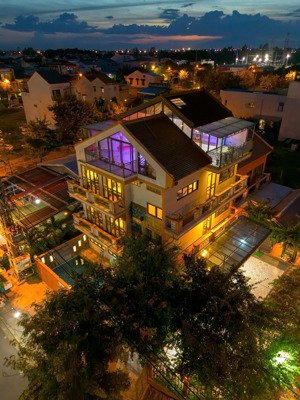 chính chủ bán căn villa 5 tầng mặt hồ lô góc kinh doanh sầm uất vị trí đắc địa tại hội an