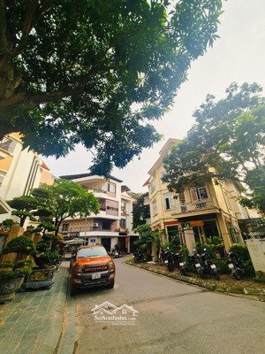 hàng xóm khu biệt thự nhà giàu làng việt kiều, dân xây chắc chắn, ô tô đỗ, 65m2, mt 5m, 12.x tỷ