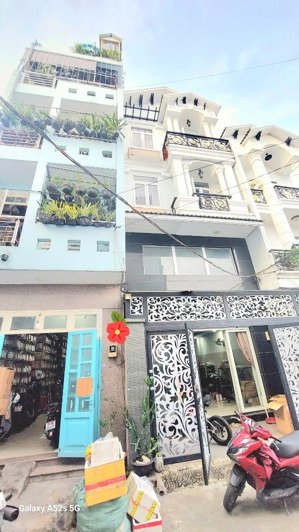 nhà phố tân phú- giảmmm 650tr hẻm xe hơi 7m nhựa, ngay celedon city, aeon mail,lê trọng tấn
