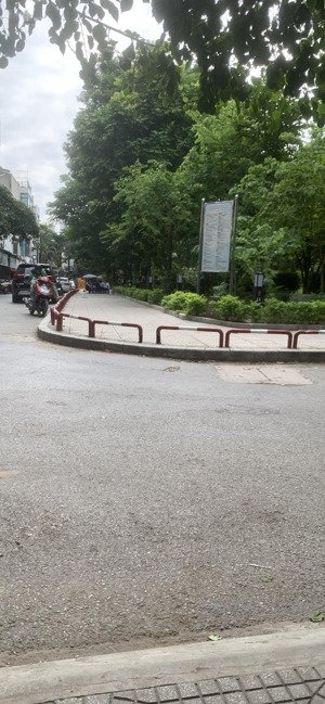 hoàng cầu phân lô - vỉa hè - kinh doanh đỉnh - sổ hoa hậu.