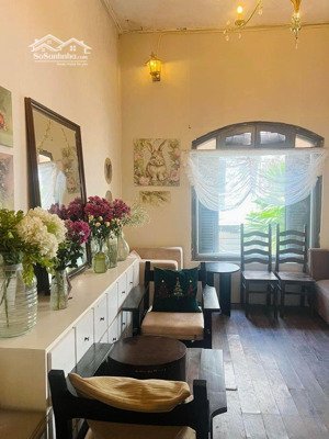 cổ tích tronh lòng hà nộinhà phố đồng nhân. mặt tiền rộng. hơn 5 m ra phố . ngõ thông.