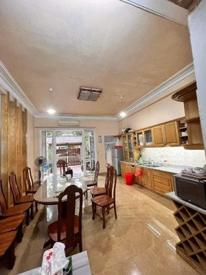 phân lô - vỉa hè - gara - ô chờ thang máy - 2 thoáng - ô tô tránh dừng đỗ - ngõ to hơn phố-