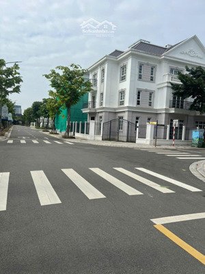 chị khách nhờ bán căn shophouse trâu quỳ gia lâm eurowindow, vị trí đắt địa nhìn ra công viên hòa