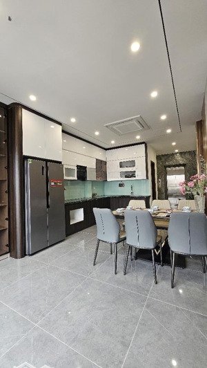 bán nhà [gấp trong tuần] ngọc lâm 50m đẹp long lanh , ngõ ô tô thông , chỉ nhỉnh 12 tỷ