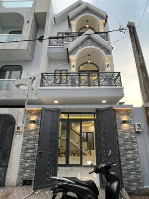 bán nhà 1 trệt 2 lầu tk hiện đại tại đường số 6 long bình gần vinhomes q9. giá 5.57 tỷ - 67m2