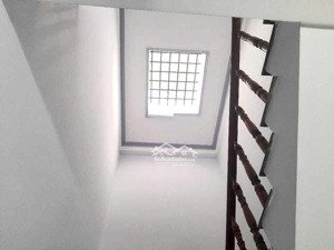 ngay ngã 5 vĩnh lộc, bán nhà riêng chỉ 5tỷ đầy đủ nội thất vừa sửa mới,5x15 hẻm xe hơi,có giếng tro