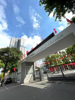 chính chủ bán đất trung tâm cầu giấy 48m2 mặt tiền 4,3m ngõ rộng vf3 gần phố yên hòa