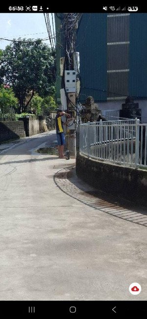 bán đất tặng nhà cấp 4 , s= 55m2 , ngõ ô tô tránh- kinh doanh mọi loại hình- gần thôn 3 vạn phúc