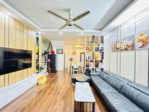 võ thị sáu trung tâm hai bà trưng- cách mặt phố 30m -nhà mặt thoáng- đến là mê diện