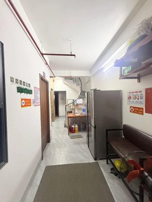 17 phòng khép kín,thang máy doanh thu 80tr/tháng, sau qh ra mặt đường lớn gần bệnh viện k tân triều