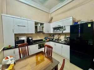 võ chí công, nhà dân xây kiên cố, ngõ 3 gác phi, sát phố, gần lotte, yên tĩnh mà siêu tiện 32m*5t