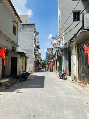 mặt phố tân thuỵ, ô tô tránh , kinh doanh. vị trí quá víp. diện tích 100m2, giá bán 21tỷ(tl)