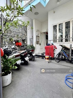 bán nhà hẻm oto hoàng hoa thám. chỉ~125tr/m2! nhà 4m x17m, có 4 phòng ngủ siêu to