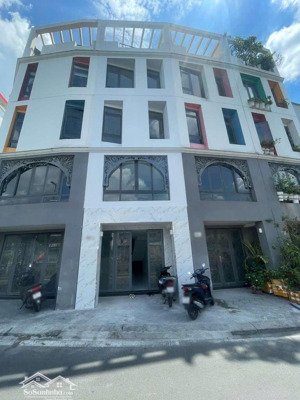 mặt tiền kênh tân hoá, 47m2, 6 tầng, thang máy - (4m x 14m) - vừa ở vừa kinh doanh - chỉ 10 tỷ 8