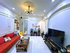 ô tô 4 chỗ đỗ cổng chủ cần ra gấp- phố vip thái hà - hàng hiếm - dân xây quá đẳng cấp