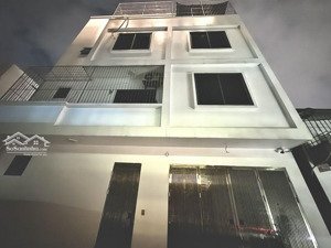 cần bán nhà gấp phố ngô gia tự, long biên 80m, 4 tầng, mặt tiền 10m, giá 16.8 tỷ.