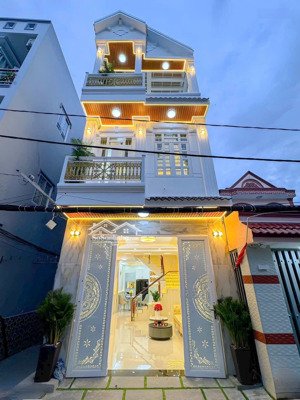 bán nhà đẹp 1/ hẻm xe hơi. tặng full nội thất. dt 4x15m. 3 tầng. đường dương cát lợi. nhà bè