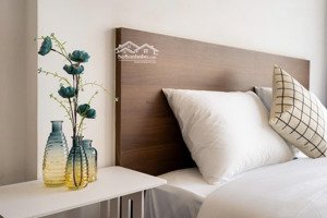 nhà đẹp y hình, cho thuê 2pn 2wc 75m2 full nt cao cấp tại golden mansion phổ quang lh:0779072306