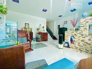 giảm 500tr. bán nhà gía rẻ hẻm xe hơi lê văn lương. nở hậu 8.2m. gần 3 trường đại học. trường rmit