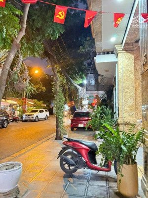 vip mặt phố trần tử bình, cầu giấy -90m- lô góc 3 mặt thoáng - 9tầng thang máy- đẳng cấp kinh doanh