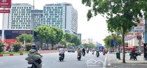 bán nhà phố 5 tầng, doanh thu 600 tr/ năm, ngang 5m. 8 phòng khai thác, cn 126m2, sổ riêng.