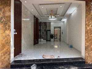 nguyễn chính 38m -mt 3,8m nhỉnh 10tỷ-thang mát- kinh doanh- oto tải phi