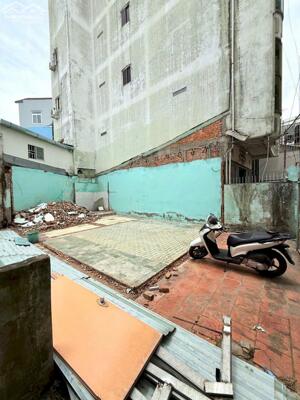 BÁN NỀN THỔ CƯ: NGANG 7m (nở hậu 10m) x DÀI 12m. Cách VINCOM HÙNG VƯƠNG 60m