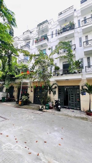 nhà phố hà huy giáp. gần ngã tư ga. phù hợp ở gia đình, văn phòng, công ty, cho thuê ..