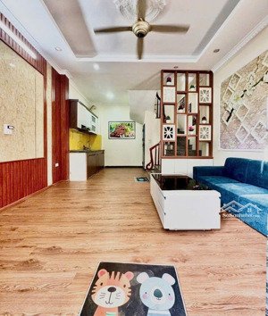 nhà đẹp 35 m, 5 tầng, nhỉnh 6 tỷ. tổ 13 yên nghĩa hà đông, phân lô ô tô đỗ cửa, kinh doanh đỉnh.