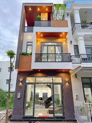 ngộp ngân hàng, bán gấp nhà gần bệnh viện đk mỹ phước_tp. bến cát, dt: 100m2 / 1ty889