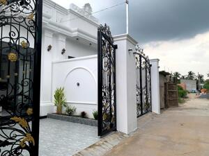 NHÀ MỚI 2PN ĐƯỜNG Ô TÔ GẦN CHỢ MỸ PHONG