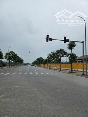 bán gấp đất mặt đường gia thụy, long biên 230m2, vị trí trung tâm, giá chỉ 50,6 tỷ