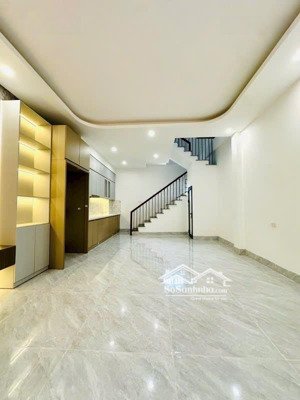 7,5 tỷ - 55m2 x 5 tầng - 5 ngủ - ngõ nông - fadil đỗ cửa - vài bước ra chỗ đậu ô tô - phúc lợi lb