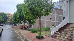 200m2 làn trong phố bà triệu. view công viên