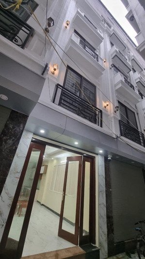 xuân đỗ .33m .5 tầng 8,5 truêu lh ( zalo) cho thuê nguyên căn tại cự khối