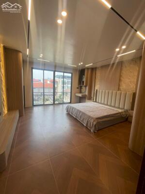 BÁN NHÀ PHỐ TRUNG HOÀ, VỊ TRÍ ĐẮC ĐỊA, MT 5M, KINH DOANH ĐỈNH, Ô TÔ TRÁNH DỪNG ĐỖ, VỈA HÈ.