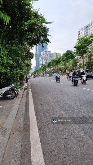 siêu phẩm ,toà nhà văn phòng, kinh doanh ngay, dòng tiền, mp văn cao, dt102m*10 tầng,thang máy