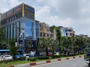 cần bán nhà mặt phố hoàng quốc việt, dt 160m2, 6 tầng, thang máy, mặt tiền siêu to giá:o981129o26